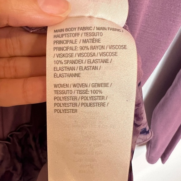 LOGO by Lori Goldstein Cardigan with Ruffle Printed Hem. Size XL - Picture 9 of 9